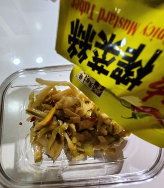 루시델리 야미하우스 홍콩 스파이시 프리미엄 짜사이 무침 500g — 5점을 준 리뷰어가 2024년 6월 올린 사용 사진