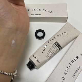 멈칫(MUMCHIT) 넥퍼퓸 NECKPERFUME 2가지 향 — 5점을 준 리뷰어가 2021년 11월 올린 사용 사진