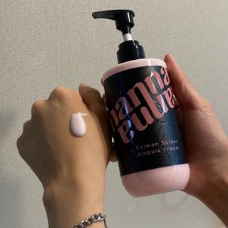 난나 살몬 스파이더 검버섯 미백 톤업 화이트닝 연어 앰플 크림 300ml 대용량 — 4.5점을 준 리뷰어가 2022년 8월 올린 사용 사진