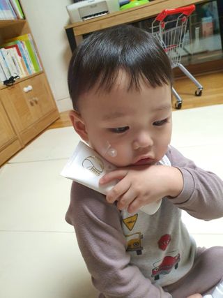 mom e 맘이 내추럴 베이비 케어 크림+바디오일 — 5점을 준 리뷰어가 2021년 1월 올린 사용 사진