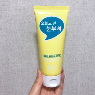 IO 아이오 오늘도 넌 눈부셔 - 데일리 스크럽 클렌징폼 — 5점을 준 리뷰어가 2021년 2월 올린 사용 사진