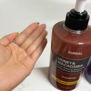 쿤달 [KUNDAL 공식] 프리미엄 헤어 케어 스페셜 세트 샴푸 500ml &amp; 트리트먼트 500ml — 5점을 준 리뷰어가 2021년 3월 올린 사용 사진