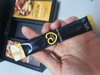 짜먹는 이지견과 짜먹는 이지아몬드, 짜먹는 이지허니피넛, 짜먹는 이지캐슈넛 각 10g X  10포 — 5점을 준 리뷰어가 2021년 4월 올린 사용 사진