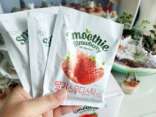 [복음자리] 바리스타 패키지 2종 랜덤발송 (딸기스무디 스틱+샤인머스캣에이드 or 망고스무디+자몽에이드) — 5점을 준 리뷰어가 2022년 7월 올린 사용 사진