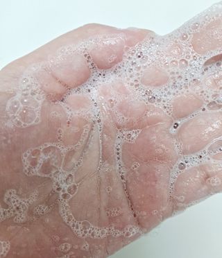 올리브 오일 스킨케어 컴퍼니 [OOSC] 향기로운 보습 로즈 제라늄 바디워시 500ml — 5점을 준 리뷰어가 2021년 5월 올린 사용 사진