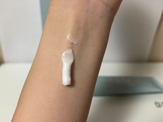 르핸스 퍼포밍 2 핸드&네일 비반트포렛/베티버포그 — 5점을 준 리뷰어가 2023년 2월 올린 사용 사진