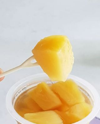 돌 MF[Dole] 파인애플컵/망고컵/복숭아컵 198g 6입X1박스 (맛 1가지 랜덤 발송) — 5점을 준 리뷰어가 2024년 10월 올린 사용 사진