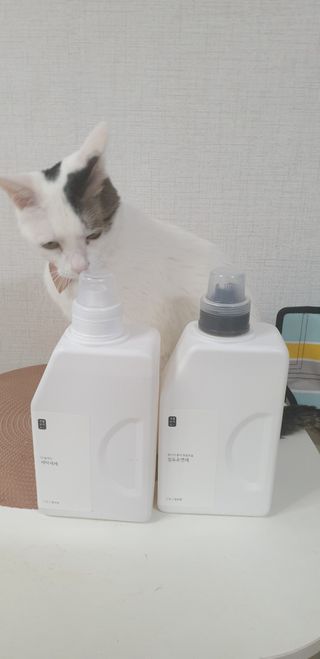 [생활공작소] 섬유유연제 + 세탁세제 1.5L 릴리향 — 4.5점을 준 리뷰어가 2021년 2월 올린 사용 사진