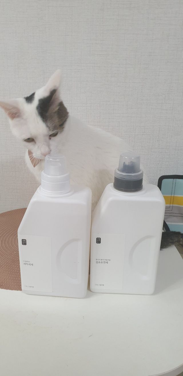 [생활공작소] 섬유유연제 + 세탁세제 1.5L 릴리향 리뷰 사진