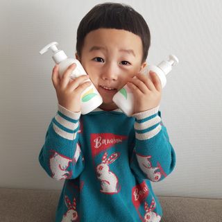 mom e 맘이 내추럴 베이비 케어 샴푸앤바스+로션 — 5점을 준 리뷰어가 2021년 1월 올린 사용 사진