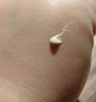 바르셀 톤업선크림 미백 메이크업베이스 CC크림 인텐시브 씨씨 젠 30ml — 4점을 준 리뷰어가 2021년 11월 올린 사용 사진