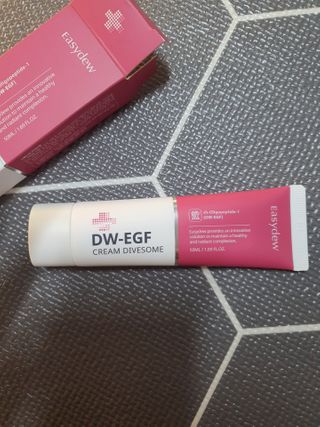 이지듀 DW-EGF 크림 다이브좀_콜라겐이 쏙쏙, 탄력피부로 다이빙 — 5점을 준 리뷰어가 2021년 2월 올린 사용 사진