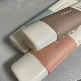 [후르디아] 끈적임 없는 착한성분 비건  핸드크림 3종 — 5점을 준 리뷰어가 2022년 11월 올린 사용 사진