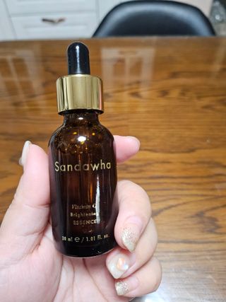 스킨큐어 산다화 비타민c 화이트닝 에센스 30ml — 5점을 준 리뷰어가 2023년 10월 올린 사용 사진