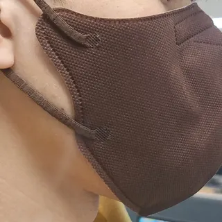 애니가드 셋업마스크 4컬러 각 10매입 [크리미베이지, 캐시미어로즈, 초콜렛브라운, 미드나잇네이비] — 5점을 준 리뷰어가 2022년 2월 올린 사용 사진