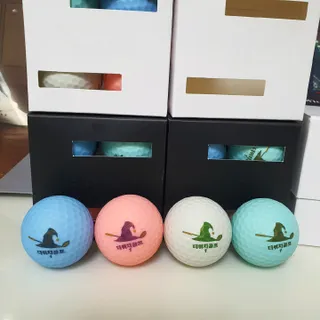 더위치골프(thewitchgolf) 프리미엄 골프 공 더위치골프 매트 펄 컬러의 3피스볼 더위치골프 골프볼 선물세트 — 5점을 준 리뷰어가 2023년 9월 올린 사용 사진