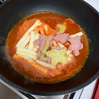 빨간키트 떡볶이 밀키트 2~3인분 매운맛 국물 떡볶이 만들기 쉬운 황금 레시피 분말 소스로 간편한 요리 — 5점을 준 리뷰어가 2021년 8월 올린 사용 사진