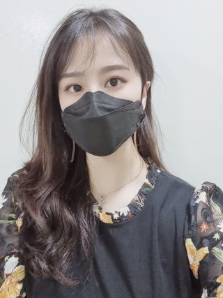 에버그린 순면 끈조절 KF80 마스크 - 화이트/블랙 컬러 대형 - 10매 — 5점을 준 리뷰어가 2021년 6월 올린 사용 사진