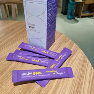 브이나인 글루타치온 비타민C 콜라겐 세라마이드 14포 1BOX — 5점을 준 리뷰어가 2022년 8월 올린 사용 사진