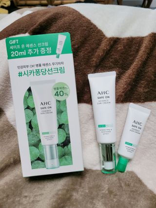 [AHC] 세이프온 에센스 선크림 올리브영 스페셜 증정 기획세트 — 5점을 준 리뷰어가 2022년 6월 올린 사용 사진