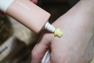 [후르디아] 끈적임 없는 착한성분 비건  핸드크림 3종 — 5점을 준 리뷰어가 2021년 12월 올린 사용 사진
