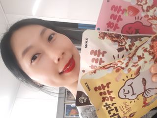 스낵스 와그작후루룩 3종_카카오2봉+아몬드2봉+딸기2봉 (총 6봉) — 5점을 준 리뷰어가 2024년 3월 올린 사용 사진