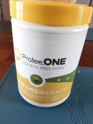 프로티원 단백질쉐이크 녹차맛 2주분 1통+보틀 — 4점을 준 리뷰어가 2021년 4월 올린 사용 사진