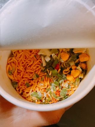 NISSIN 닛신 컵누들  4종 - 씨푸드오리지날, 씨푸드 스파이시, 씨푸드 커리, 씨푸드 XO소스 — 5점을 준 리뷰어가 2021년 12월 올린 사용 사진