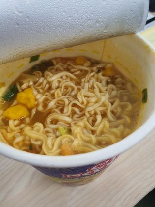 NISSIN 닛신 컵누들  4종 - 씨푸드오리지날, 씨푸드 스파이시, 씨푸드 커리, 씨푸드 XO소스 — 5점을 준 리뷰어가 2023년 1월 올린 사용 사진