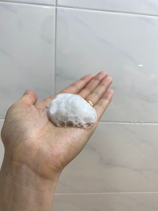블룸비 거품 두피 샴푸 — 5점을 준 리뷰어가 2022년 7월 올린 사용 사진