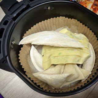 (주)성경순만두 곤약만두.콘치즈만두,삼각당면만두,당면 야끼만두,대구전통 납작만두,떡뽁이 매콤소스,달콤소스 — 5점을 준 리뷰어가 2023년 4월 올린 사용 사진