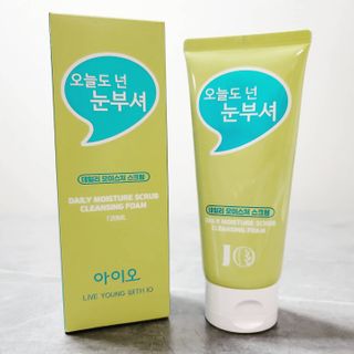 IO 아이오 오늘도 넌 눈부셔 - 데일리 스크럽 클렌징폼 — 5점을 준 리뷰어가 2021년 2월 올린 사용 사진