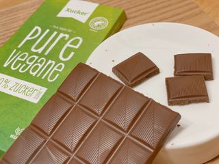 당류2g 자일리톨로 단맛을낸 슈카 퓨어비건 무설탕초콜릿 Xucker vegan 2개입 — 4.5점을 준 리뷰어가 2021년 4월 올린 사용 사진