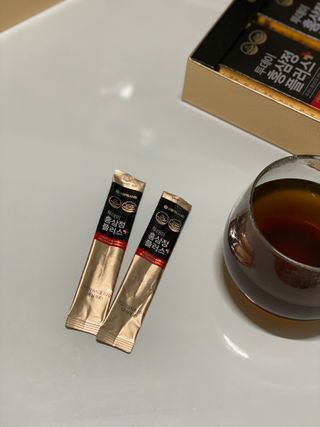서울약사신협_투데이홍삼정플러스스틱_10g x 30포 — 5점을 준 리뷰어가 2021년 2월 올린 사용 사진