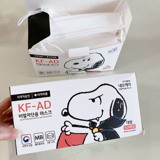 JHWORLD 스누피 마스크 정품 스누피 KF-AD 국내 비말차단 아동용 성인용 일회용 덴탈마스크 50매 — 5점을 준 리뷰어가 2021년 6월 올린 사용 사진