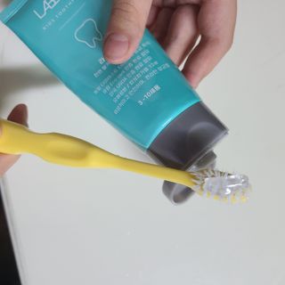 치과에서 쓰는 치약 _ 라벨제로 저불소 꼬마, 키즈, 유아, 베이비, 주니어 안전한 어린이치약 — 5점을 준 리뷰어가 2023년 2월 올린 사용 사진