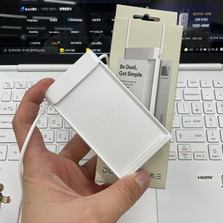 플러스엑스 오브젝트 [PlusX Object] 아이디프레임 2.0 & 듀얼프레임 - 플러스엑스 사원증 케이스 목걸이 디자인 어워드 수상 — 5점을 준 리뷰어가 2022년 2월 올린 사용 사진