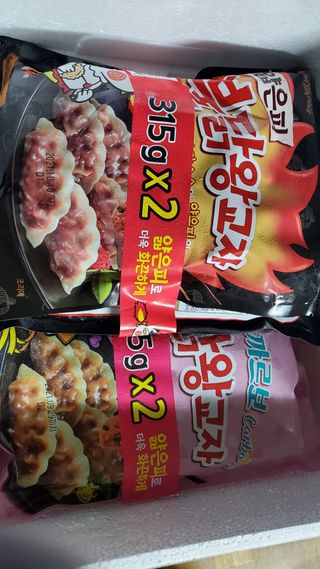 삼양냉동 [삼양] 얇은피불닭왕교자+얇은피까르보불닭왕교자 총4팩 — 3.5점을 준 리뷰어가 2021년 2월 올린 사용 사진