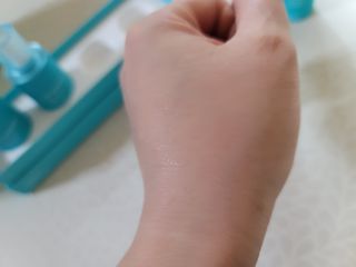 아로메르 리바이탈라이징 블루밍 앰플 10ml x 4ea — 5점을 준 리뷰어가 2021년 8월 올린 사용 사진