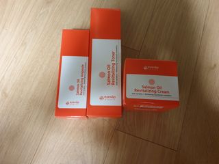 아이앤립 / EYENLIP 아이앤립 연어오일 리바이탈라이징 토너+앰플+크림 3종 세트 — 3점을 준 리뷰어가 2021년 6월 올린 사용 사진