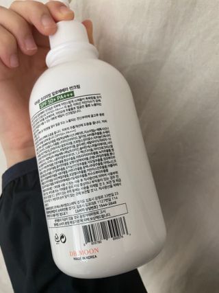 [닥터문] 프리미엄 알로에베라 선크림 500ml — 5점을 준 리뷰어가 2022년 6월 올린 사용 사진