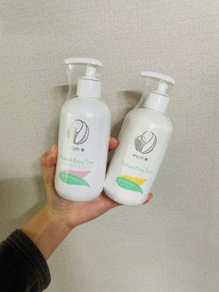 mom e 맘이 내추럴 베이비 케어 샴푸앤바스+로션 — 4점을 준 리뷰어가 2021년 1월 올린 사용 사진