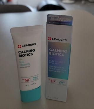 리더스코스메틱 리더스 카밍 바이오틱스 선 에센스 SPF 50+ PA++++ — 4.5점을 준 리뷰어가 2022년 5월 올린 사용 사진