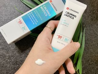 리더스코스메틱 리더스 카밍 바이오틱스 선 에센스 SPF 50+ PA++++ — 5점을 준 리뷰어가 2022년 7월 올린 사용 사진