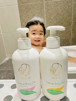 mom e 맘이 내추럴 베이비 케어 샴푸앤바스+로션 — 4.5점을 준 리뷰어가 2021년 1월 올린 사용 사진