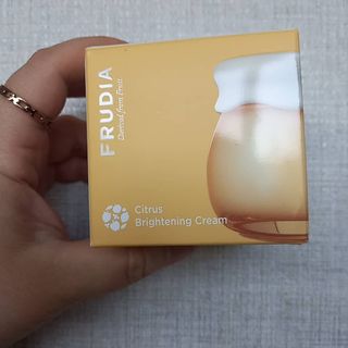 [후르디아] 미백 기능성 감귤 브라이트닝 크림 — 5점을 준 리뷰어가 2021년 4월 올린 사용 사진