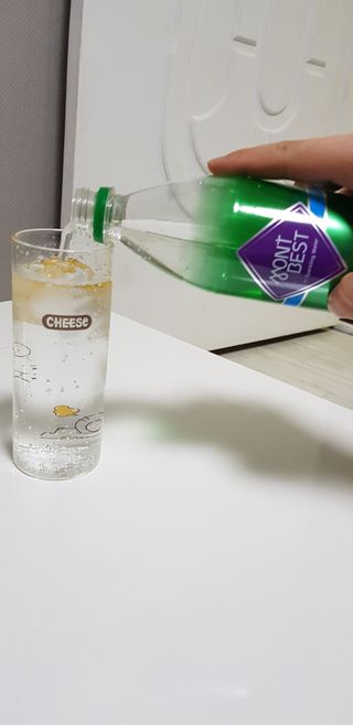 몽베스트 Montbest with Sparkling water Plain 20병 — 5점을 준 리뷰어가 2022년 7월 올린 사용 사진