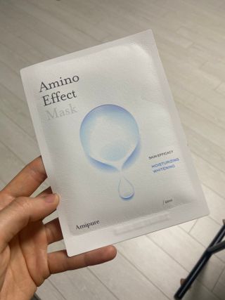 아미퓨어 촉촉하고 밝은 피부를 만들어주는 1일1팩, 아미노이펙트 마스크 10매 — 3점을 준 리뷰어가 2021년 7월 올린 사용 사진