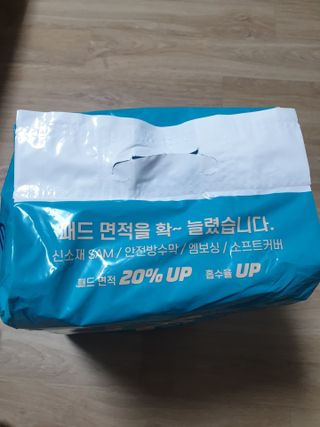 아베크 펫 와이드 프리미엄 중형 애견 강아지 배변 패드 54매 1팩 45g — 4.5점을 준 리뷰어가 2021년 7월 올린 사용 사진