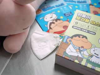 [숨그림]  덴탈마스크 짱구 우리아이 그리고 내가 쓰는 믿을수있는 케릭터 마스크  16종 — 5점을 준 리뷰어가 2021년 10월 올린 사용 사진